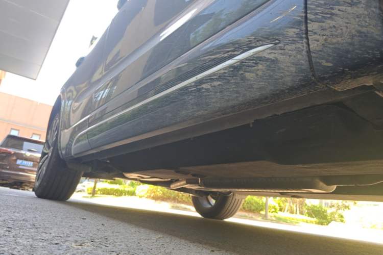 Used Hongqi HS5 2023 2.0T Four-Wheel Drive Flagship Pro Edition Right Side Sill