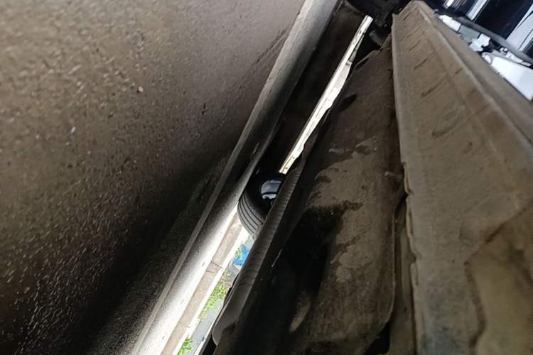 Used Hongqi HS5 2023 2.0T Four-Wheel Drive Flagship Pro Edition Right Side Sill