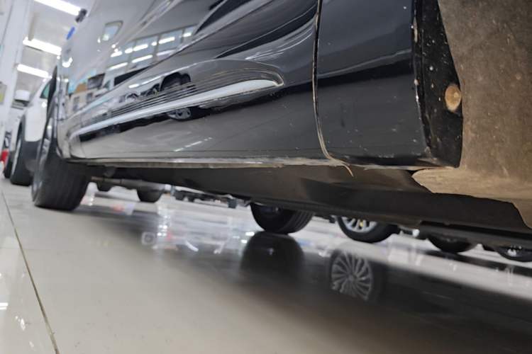 Used Hongqi HS5 2023 2.0T Qixiang Pro Edition Right Side Sill