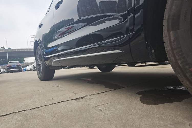 Used Hongqi HS5 2023 2.0T Qixiang Pro Edition Right Side Sill