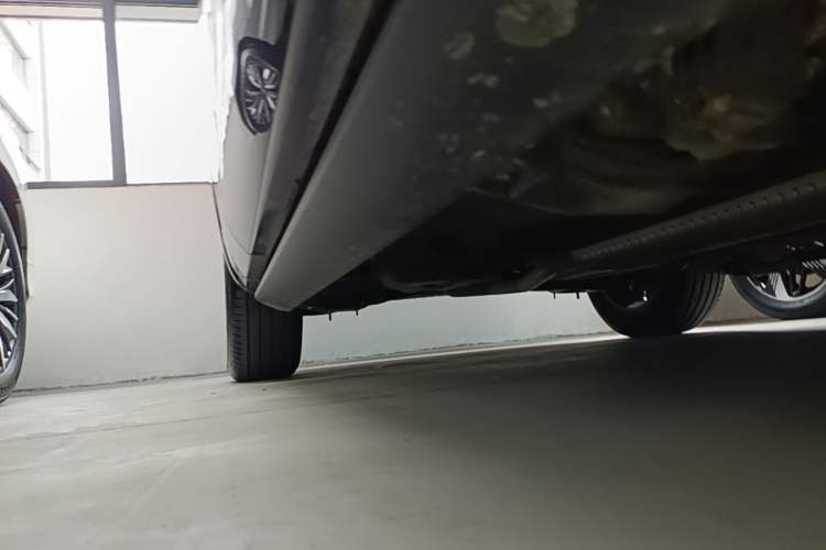 Used Hongqi HS5 2023 2.0T Qixiang Pro Edition Right Side Sill