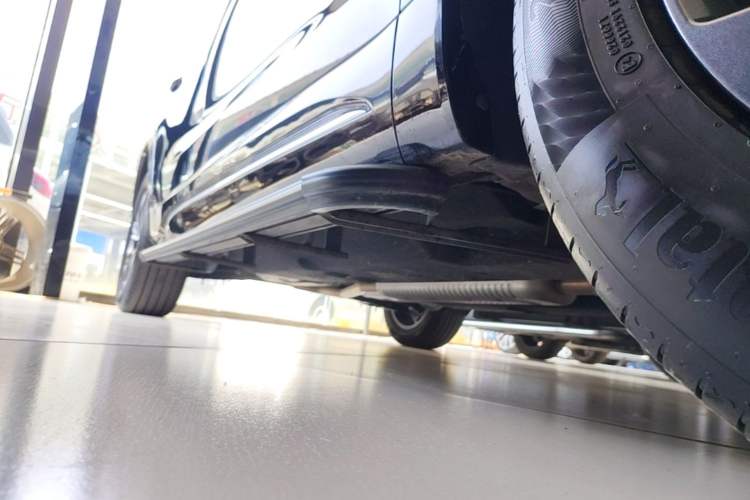 Used Hongqi HS5 2023 2.0T Qixiang Pro Edition Right Side Sill