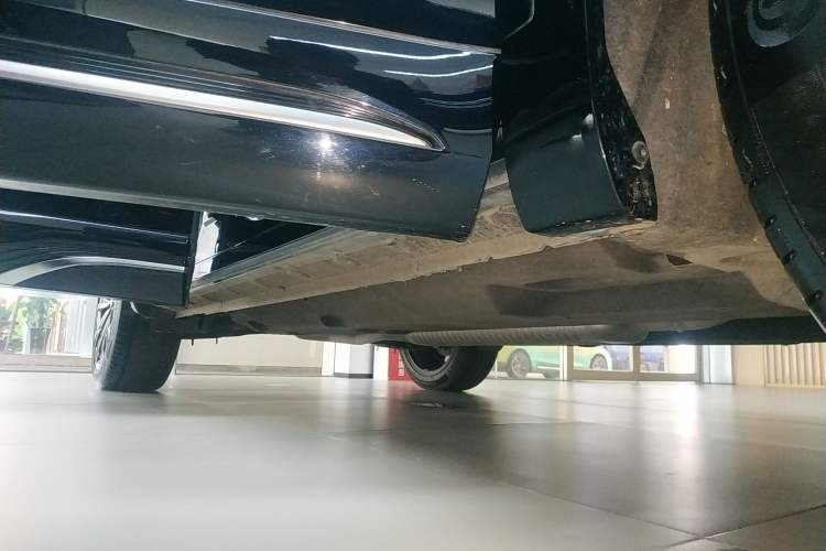 Used Hongqi HS5 2023 2.0T Four-Wheel Drive Flagship Pro Edition Right Side Sill