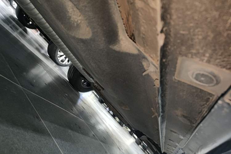 Used Hongqi HS5 2023 2.0T Qixiang Pro Edition Right Side Sill