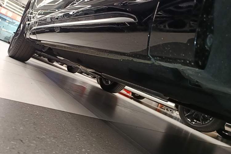 Used Hongqi HS5 2023 2.0T Qixiang Pro Edition Right Side Sill
