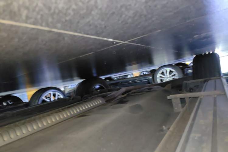 Used Hongqi HS5 2023 2.0T Qixiang Pro Edition Right Side Sill