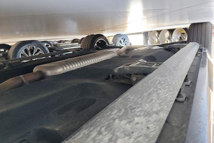 Used Hongqi HS5 2023 2.0T Four-Wheel Drive Flagship Pro Edition Right Side Sill