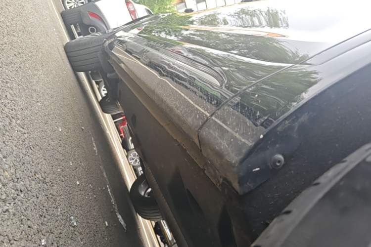 Used Hongqi HS5 2023 2.0T Four-Wheel Drive Flagship Pro Edition Right Side Sill