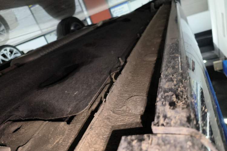 Used Hongqi HS5 2023 2.0T Qixiang Pro Edition Right Side Sill