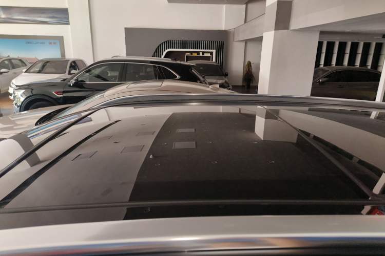 Used Hongqi HS5 2023 2.0T Qixiang Pro Edition Roof