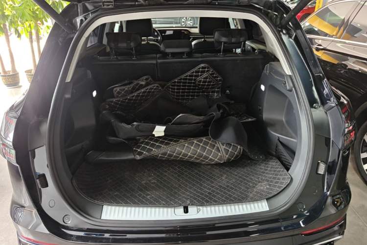 Used Hongqi HS5 2023 2.0T Qixiang Pro Edition Trunk