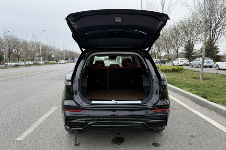 Used Hongqi HS5 2023 2.0T Four-Wheel Drive Flagship Pro Edition Trunk