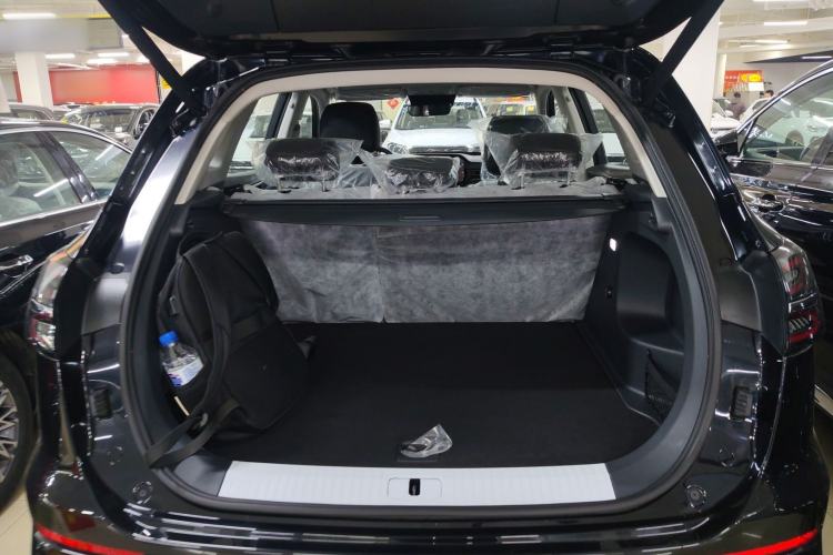 Used Hongqi HS5 2023 2.0T Four-Wheel Drive Flagship Pro Edition Trunk