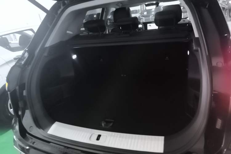 Used Hongqi HS5 2023 2.0T Four-Wheel Drive Flagship Pro Edition Trunk