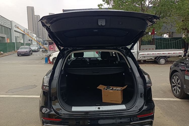 Used Hongqi HS5 2023 2.0T Four-Wheel Drive Flagship Pro Edition Trunk