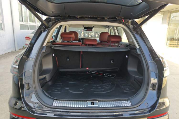 Used Hongqi HS5 2023 2.0T Four-Wheel Drive Flagship Pro Edition Trunk