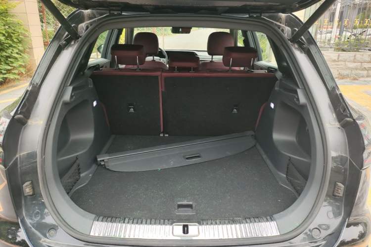 Used Hongqi HS5 2023 2.0T Four-Wheel Drive Flagship Pro Edition Trunk