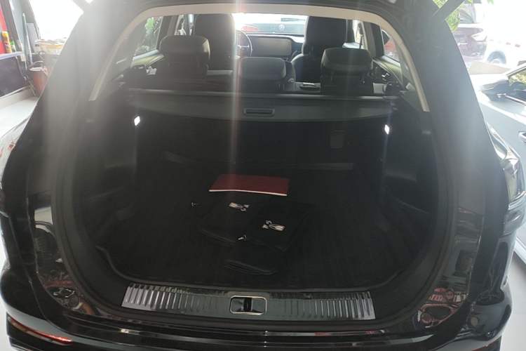 Used Hongqi HS5 2023 2.0T Four-Wheel Drive Flagship Pro Edition Trunk