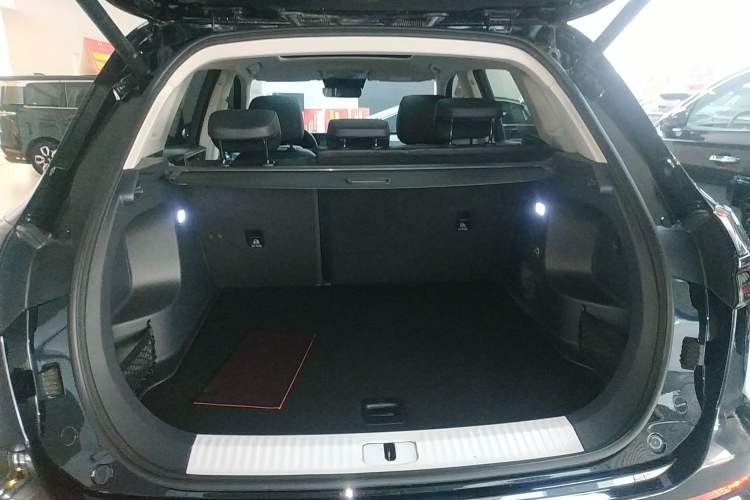 Used Hongqi HS5 2023 2.0T Four-Wheel Drive Flagship Pro Edition Trunk