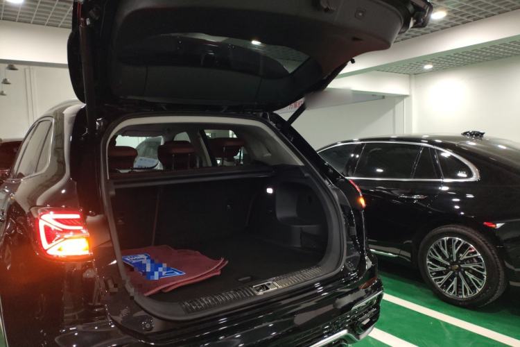 Used Hongqi HS5 2023 2.0T Four-Wheel Drive Flagship Pro Edition Trunk