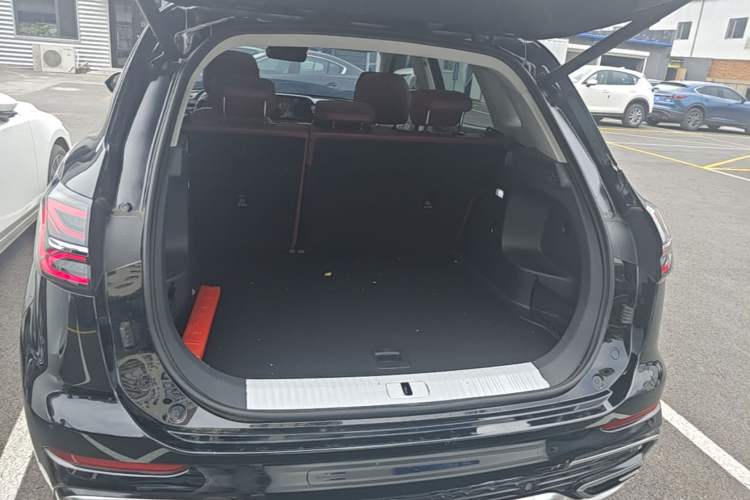Used Hongqi HS5 2023 2.0T Four-Wheel Drive Flagship Pro Edition Trunk