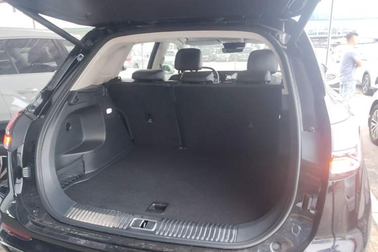 Used Hongqi HS5 2023 2.0T Four-Wheel Drive Flagship Pro Edition Trunk