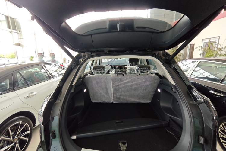 Used Hongqi HS5 2023 2.0T Qixiang Pro Edition Trunk