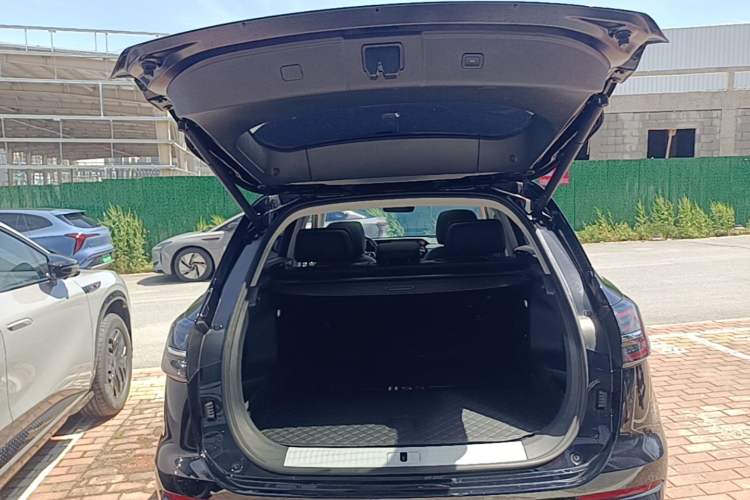 Used Hongqi HS5 2023 2.0T Flagship Pro Edition Trunk