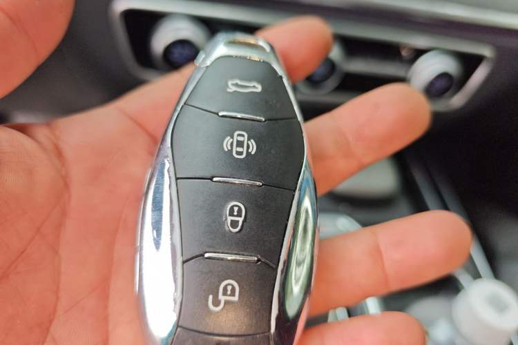 Used Hongqi HS5 2023 2.0T Four-Wheel Drive Flagship Pro Edition Vehicle Key