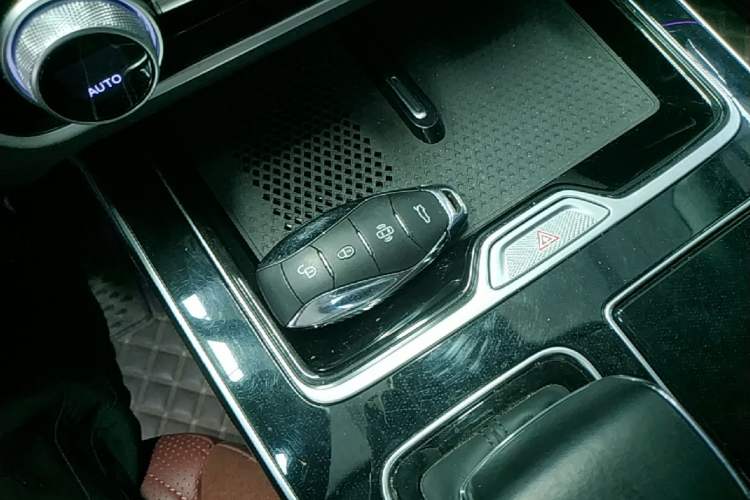 Used Hongqi HS5 2023 2.0T Four-Wheel Drive Flagship Pro Edition Vehicle Key