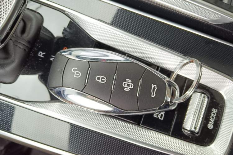 Used Hongqi HS5 2023 2.0T Four-Wheel Drive Flagship Pro Edition Vehicle Key