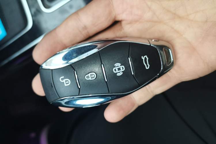 Used Hongqi HS5 2023 2.0T Four-Wheel Drive Flagship Pro Edition Vehicle Key