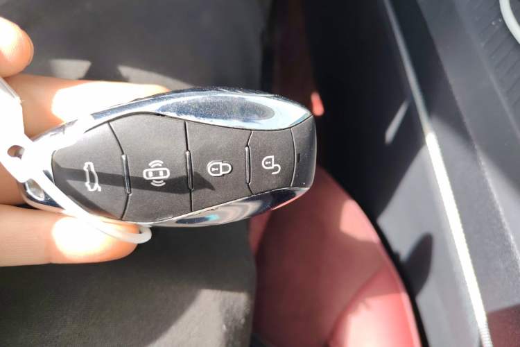 Used Hongqi HS5 2023 2.0T Four-Wheel Drive Flagship Pro Edition Vehicle Key