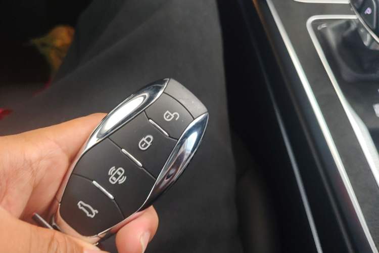 Used Hongqi HS5 2023 2.0T Four-Wheel Drive Flagship Pro Edition Vehicle Key
