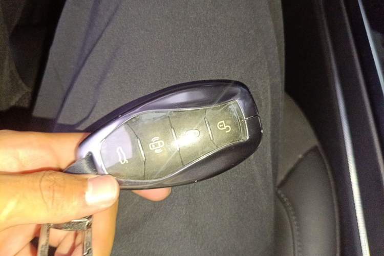 Used Hongqi HS5 2023 2.0T Four-Wheel Drive Flagship Pro Edition Vehicle Key