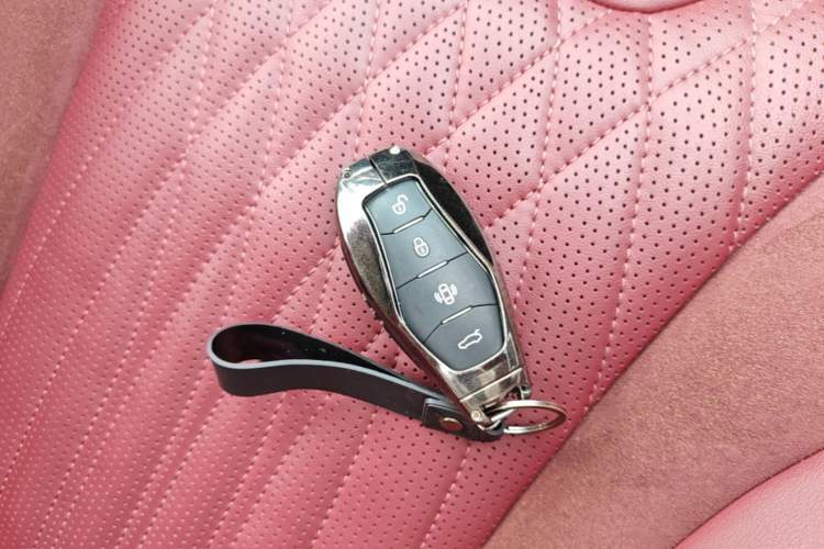 Used Hongqi HS5 2023 2.0T Four-Wheel Drive Flagship Pro Edition Vehicle Key