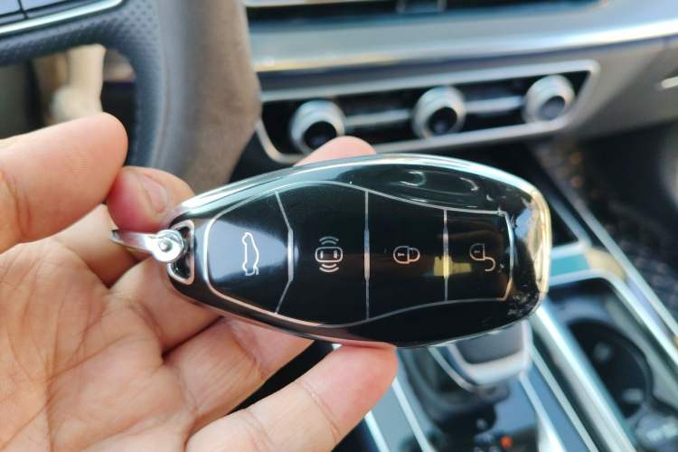 Used Hongqi HS5 2023 2.0T Four-Wheel Drive Flagship Pro Edition Vehicle Key