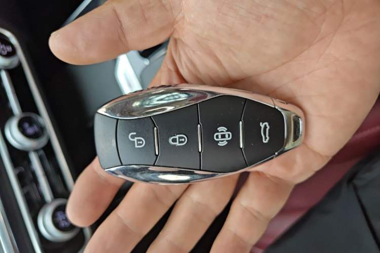 Used Hongqi HS5 2023 2.0T Four-Wheel Drive Flagship Pro Edition Vehicle Key
