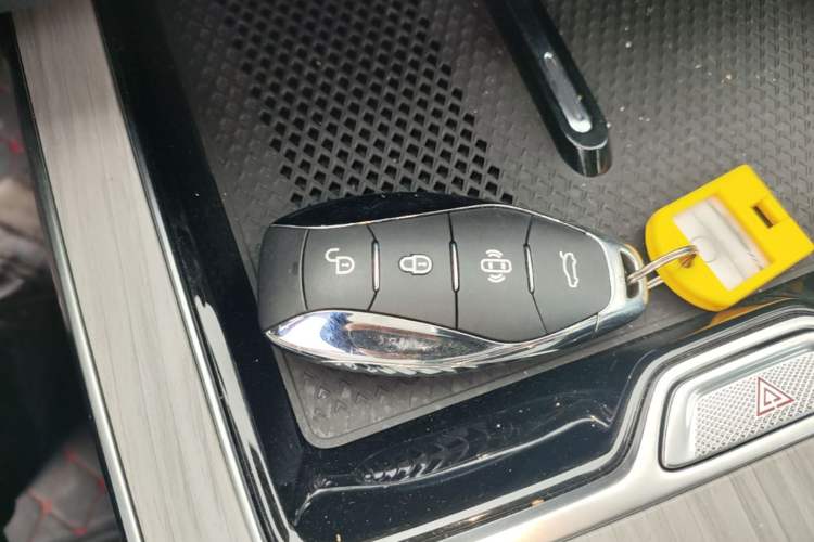 Used Hongqi HS5 2023 2.0T Four-Wheel Drive Flagship Pro Edition Vehicle Key