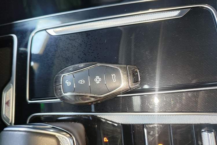 Used Hongqi HS5 2023 2.0T Four-Wheel Drive Flagship Pro Edition Vehicle Key