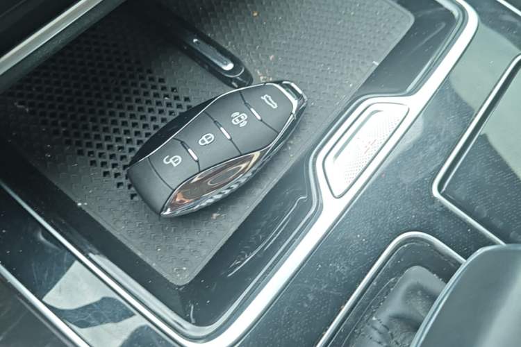 Used Hongqi HS5 2023 2.0T Four-Wheel Drive Flagship Pro Edition Vehicle Key