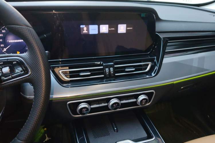 Used Hongqi HS5 2023 2.0T Four-Wheel Drive Flagship Pro Edition Audio And AC Panel