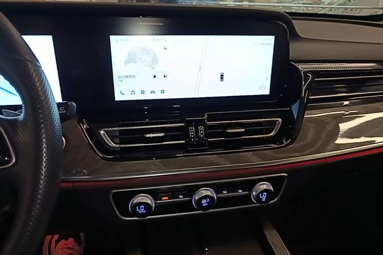 Used Hongqi HS5 2023 2.0T Four-Wheel Drive Flagship Pro Edition Audio And AC Panel