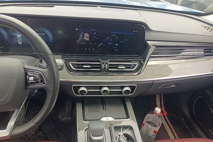 Used Hongqi HS5 2023 2.0T Four-Wheel Drive Flagship Pro Edition Audio And AC Panel