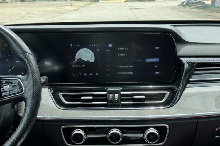 Used Hongqi HS5 2023 2.0T Four-Wheel Drive Flagship Pro Edition Audio And AC Panel