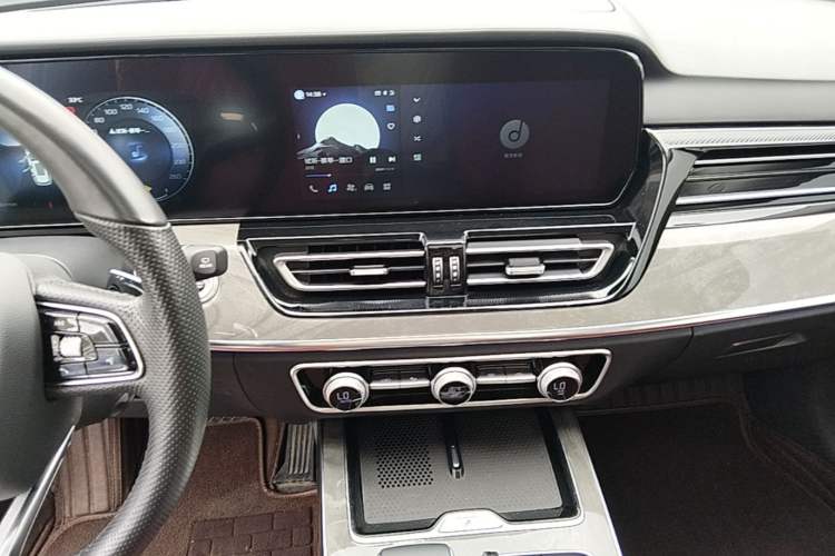 Used Hongqi HS5 2023 2.0T Four-Wheel Drive Flagship Pro Edition Audio And AC Panel