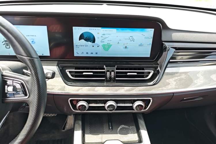 Used Hongqi HS5 2023 2.0T Four-Wheel Drive Flagship Pro Edition Audio And AC Panel