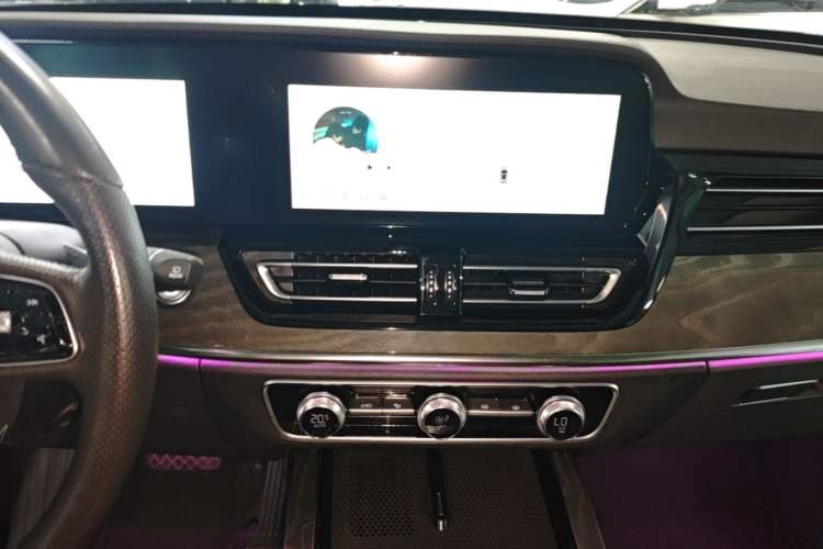 Used Hongqi HS5 2023 2.0T Four-Wheel Drive Flagship Pro Edition Audio And AC Panel