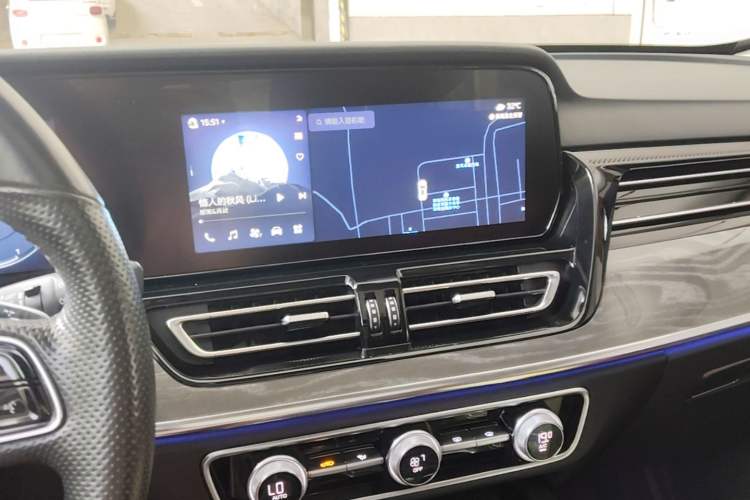 Used Hongqi HS5 2023 2.0T Four-Wheel Drive Flagship Pro Edition Audio And AC Panel
