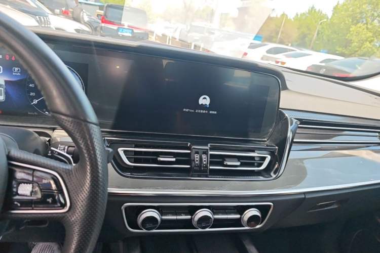 Used Hongqi HS5 2023 2.0T Four-Wheel Drive Flagship Pro Edition Audio And AC Panel